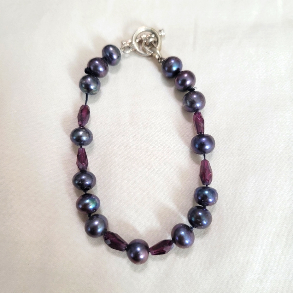 Black pearl Bracket